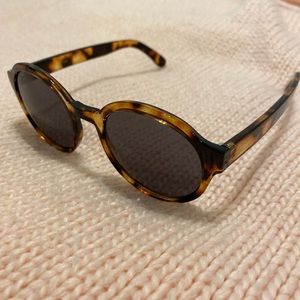 tortoise shell sunnies , great for everyday
